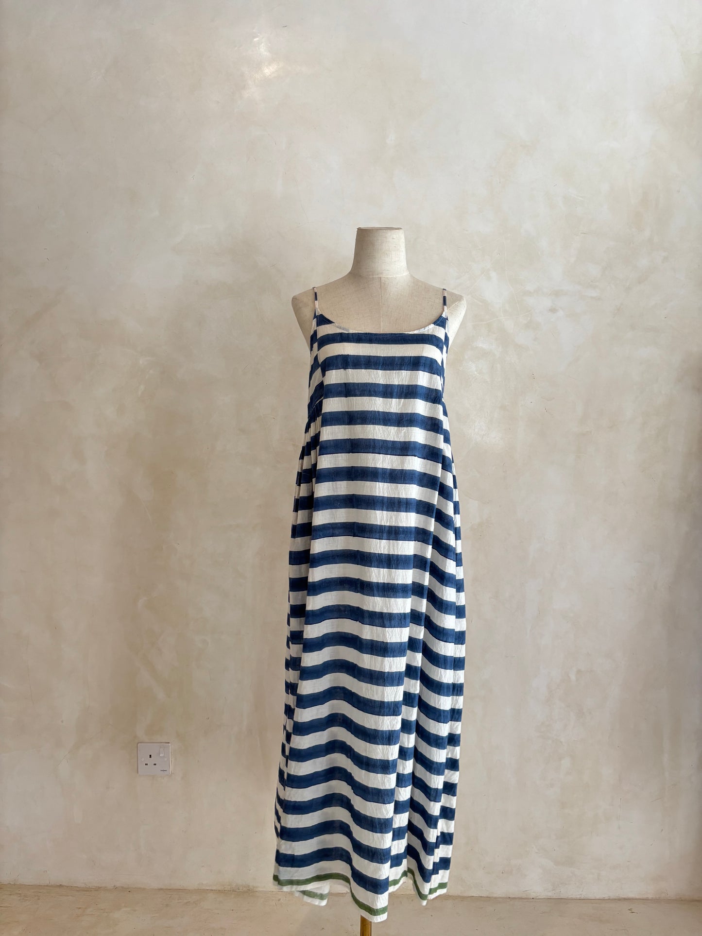 Injiri slip dress